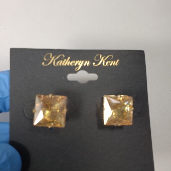 KATHERYN KENT, Gold-tone 0.5x0.5-in Yellow Square Sparkle Crystal Stud Earrings - Picture 7 of 9
